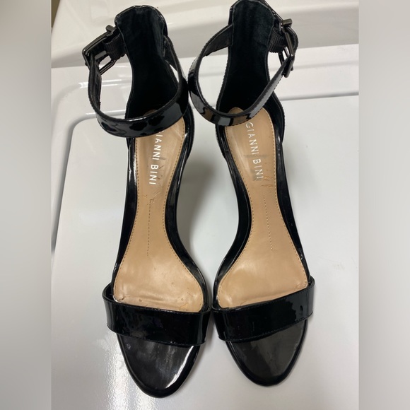 Gianni Bini Black Patent Heels - Picture 1 of 7